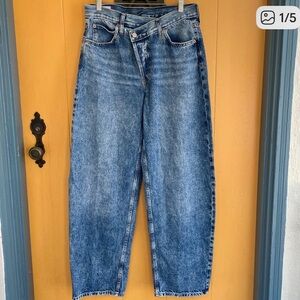 GAP Barrell High Rise Jean with Assymetric Waistand Button Fly